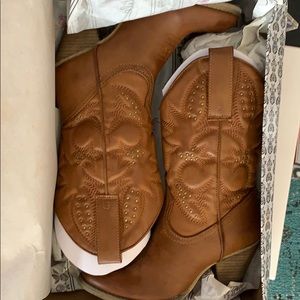 Very Volatile cowboy boots